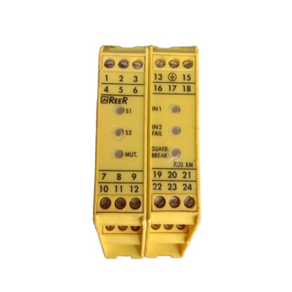 REER AU SXM Control Unit, a safety control unit used in machinery safety applications